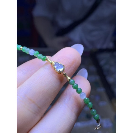 18K 金鑲冰種翡翠配綠玉珠設計款飾品