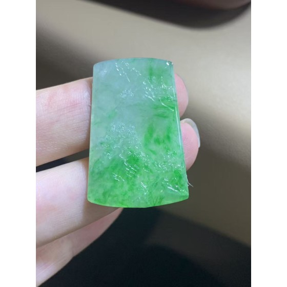 冰種陽綠翡翠山水吊墜
